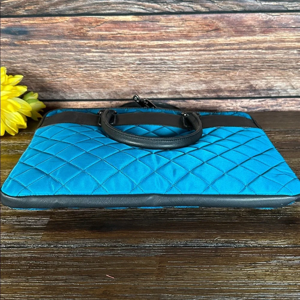 Knomo Elegant Black and Teal Quilted Laptop case!